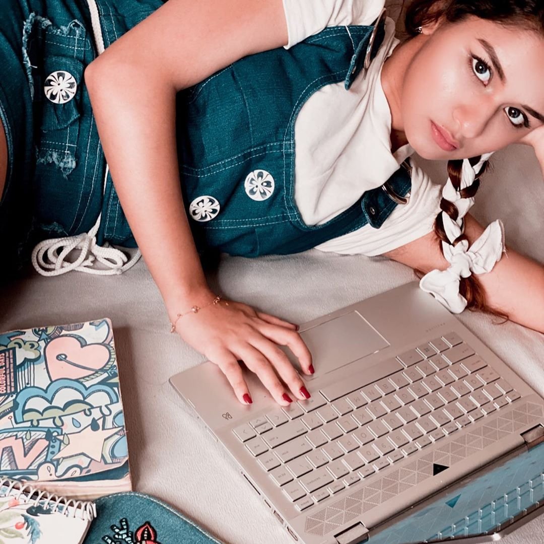 TellyTalkIndia's tweet photo. #AvneetKaur looks cute as she is all dressed up and ready to work from home amid #lockdown
@TellyTalkIndia #tellystar #tvpersonality #workfromhomemode #lockdown2 #indiafightscorona https://t.co/2TiW4nbpiw