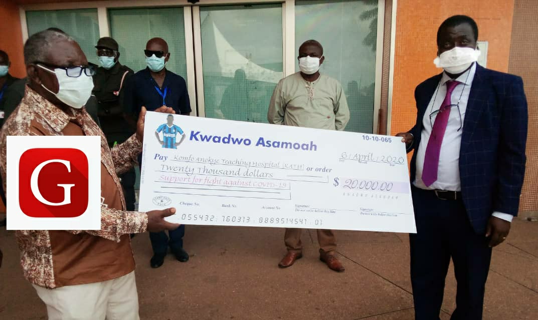 Ghana International Kwadwo Asamoah (<a href="/Asabob20/">Kwadwo Asamoah</a>) has donated $20,000 to the Komfo Anokye Teaching Hospital (KATH) towards the COVID-19 fight in Ghana. 
The cheque was handed over by Asamoah's father (left) today.