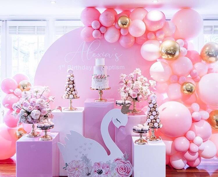 OhlalaDecokids's tweet photo. Hermosa decoración de Cisne, ideal baby shower o un primer añito. Inspirate y haz tu fiesta Ohlala!
.
.
Reposted @ohferi_eventstyling #festainfantil #fiestainfantil #cisne #fiestacisne #babyshower #balloons #flowers #ohlaladecokids #encontrandoideas #ideascreativas #partykids https://t.co/fZrfSizZNB