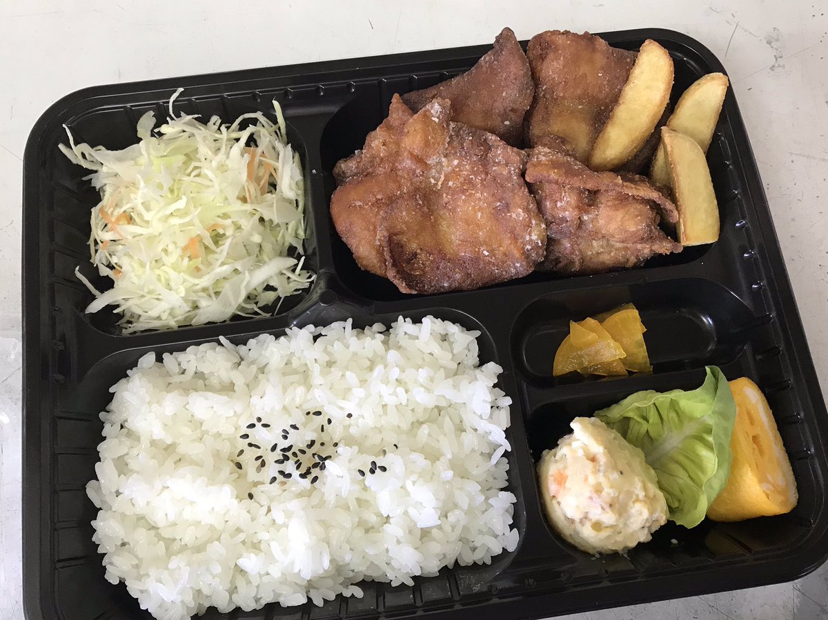ChorusLineKyoto's tweet photo. 本日、ご予約いただいたお弁当達。事前ご予約でお待たせせずにお渡し出来ました😋尚、副菜は日によって変わる場���がございます。お店では、個室でのお食事のみのご利用もOKです。#コーラスライン ＃カラオケ ＃テイクアウト ＃お弁当 ＃京田辺 ＃木津川市 ＃八幡市 ＃城陽市 ＃精華町 https://t.co/A4ItX5JBb5