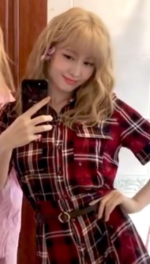 misayeon's tweet photo. Not a drill

Momo is officially blonde now!!! ♥️
@JYPETWICE https://t.co/S54o7Pg40o
