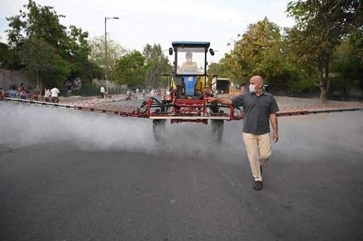 DehaatiLadka's tweet image. आगे आगे कोरोना...
पीछे पीछे सेनेटाइजर...! 😂😂😂