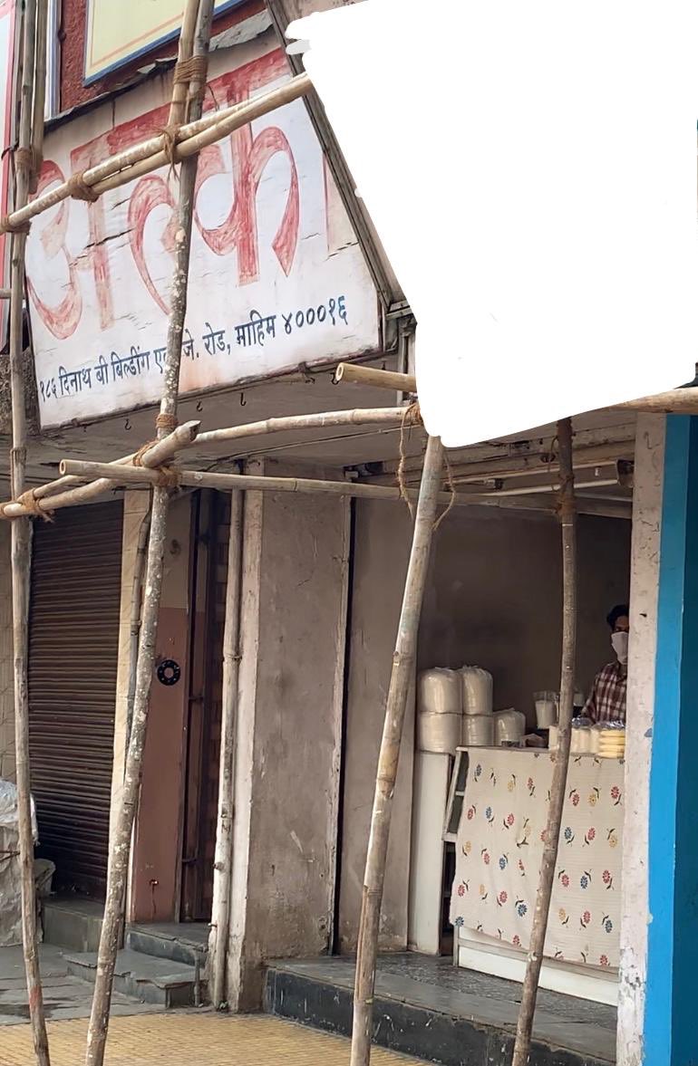 ShefaliSavant's tweet photo. This store, Alka on L.J. Road, Mahim refused to give me sugar because that was the ony thing I wanted to buy.
The conversation -
Me-do you have sugar?
Owner-yes, please come in, what else do you want?
Me-just sugar
Owner-then its over! 
@MumbaiPolice @mybmc https://t.co/0UM4zxncM8
