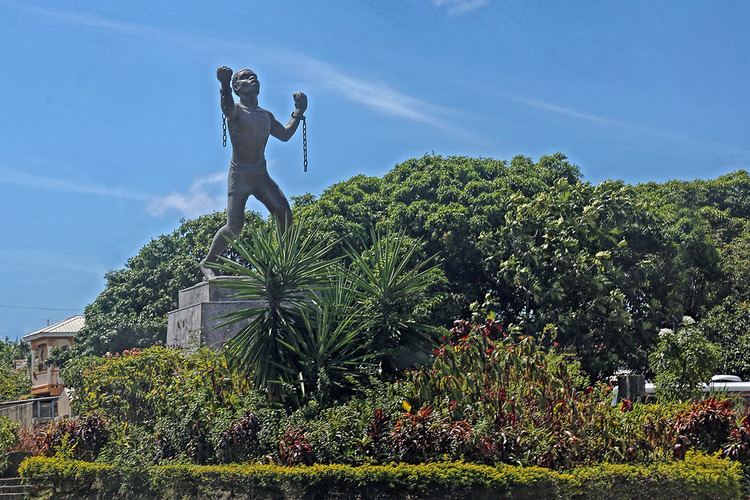 KevzPolitics's tweet photo. ON THIS DAY: Today is the 204th anniversary of the 3-day long 1816 Bussa Rebellion - the largest revolt of the enslaved in Bajan history; Emancipation Statue was erected in 1985 in honour of its leader Bussa; he was named as one of Barbados’ ten National Heroes in 1998 https://t.co/qPqvfb1361