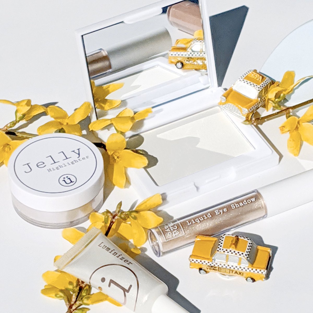 M2UNYC's tweet photo. Virtual #elbowbump and #fistbump (aka hugs and kisses) to everyone!💕
-
These #m2unyc #luminizer #liquideyeshadow #facepowder #jellyhighlighter will keep you #brightandshine all day!✨
-
#makeuplover #cosmeticlover #beauty #nycbrand #vegancosmetics #crueltyfreebeauty #parabenfree https://t.co/zUUPjHz96A
