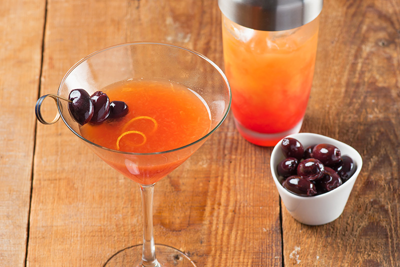 Jeffs_Garden's tweet photo. Since happy hours &amp; social gatherings are on hold for now, host your own virtual after-hours gathering! Here's a delicious #quarantini cocktail to get you started. Cheers! 🍸 😀  https://t.co/cVGAC1ogWI #martini #virtualcocktailhour #virtualhappyhour #recipe https://t.co/RZVkTo3XRn
