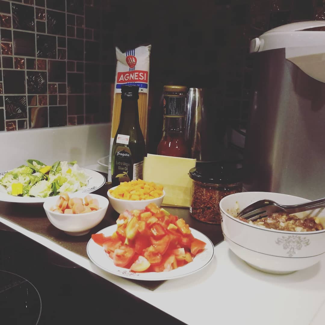 Vatanarak's tweet photo. ก่อนทำและหลังทำ #Spaghetti #Bolognese ครับ

#CaptMarc
#CookFromHome
#HomeMade https://t.co/goKkKCcYKT