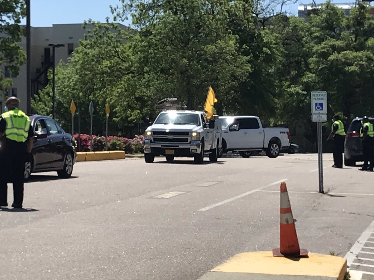 People are leaving the parking lot near the legislative building. Police have blocked some of the streets near here  @WNCN