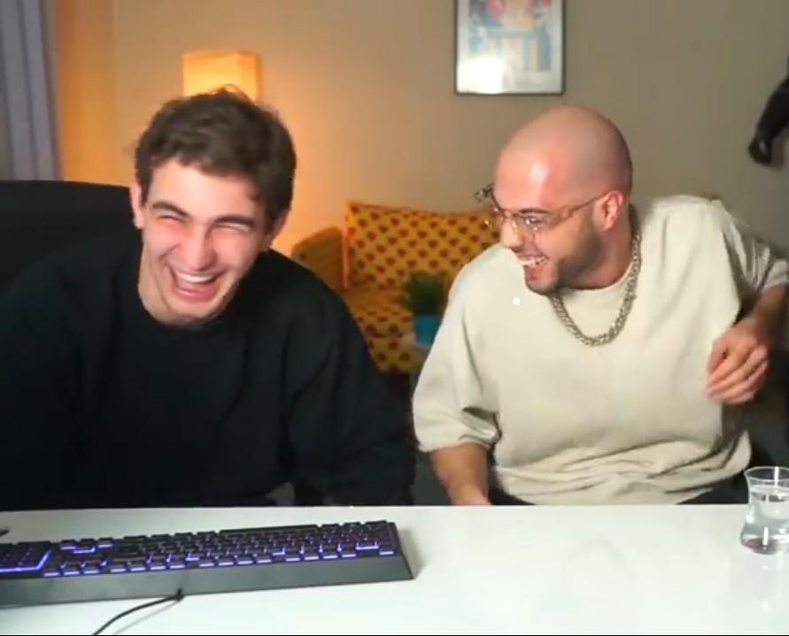 Ciddi bir ortamda kankam ve ben ciddiyet %0,0000....