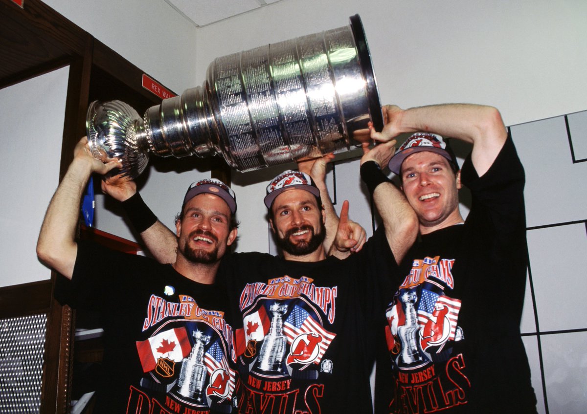 DevilsMSGN's tweet photo. 90s weren't too shabby 🤷♂️
who was your favorite player from the '95 Stanley Cup team?
#MSGClassic https://t.co/sx3PXUPCuO