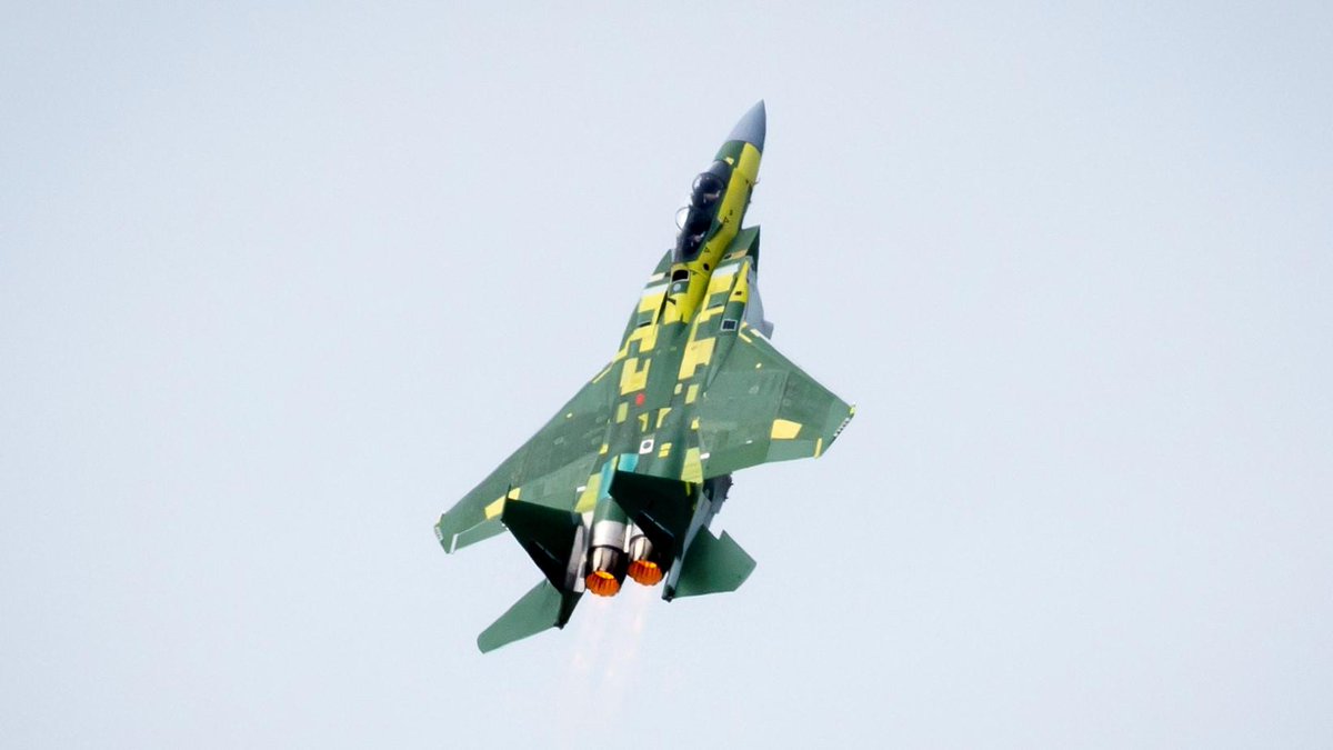 BoeingDefense's tweet photo. The F-15QA has taken flight for the first time. This fighter is the most advanced version of the undefeated #F15 and was built for @MOD_Qatar’s Qatar Emiri Air Force. 
 
RELEASE: https://t.co/Yx75XTWxMp https://t.co/pIIuebwcCY