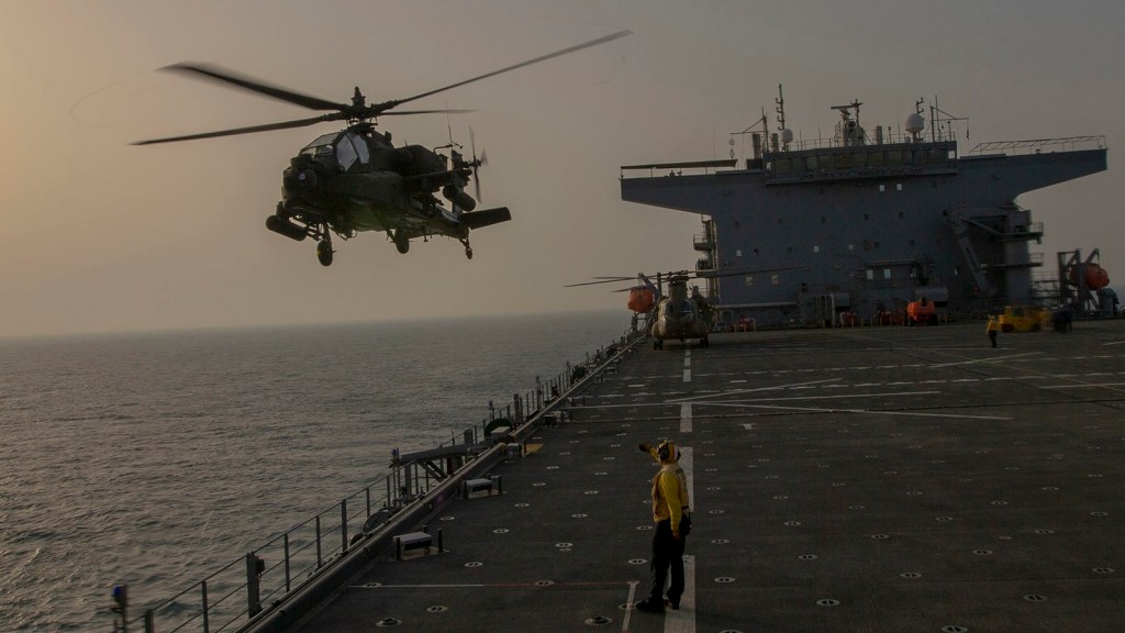 defpostmedia's tweet photo. #USArmy #AH64 Apache Attack Helicopters Complete Landing Qualifications Aboard USS Lewis B. Puller #ESB3. https://t.co/A8DbOsX9YP https://t.co/PUAeVcPb6P