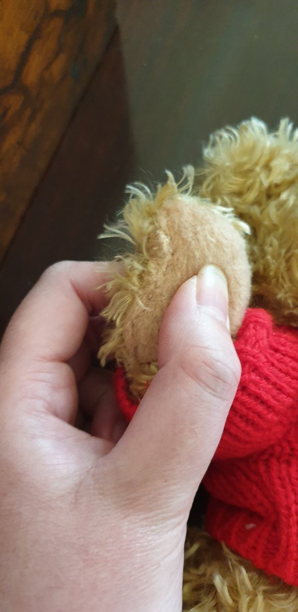 Mermaid_KaTTe's tweet photo. Today I learned that to sew you need considerable skill, patience and light hands. Today I also learned that I have none of the things #sorrybear #repairedbear #iombear #isleofman #scarsforlife #sewing https://t.co/7CpGSwFp9y