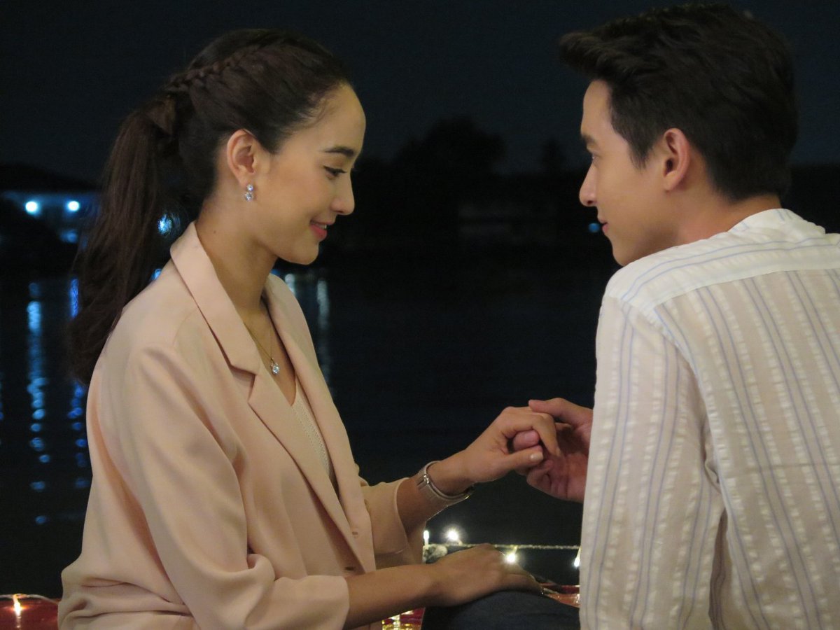 Ch3Thailand's tweet photo. "แต่งงาน��ับผมนะ" ป๋าเพลิงน่ารักกกก โรแมนติกมากจ้าาาา #เล่ห์บรรพกาลep13

#เล่ห์บรรพกาล ทุกวันจันทร์-อังคาร 20.20 น. ทาง #ช่อง3กด33

#CH3Plus #ช่อง3ที่ตามใจคุณ #ดูสดและย้อนหลังฟรีในแอปเดียว

#Ch3Thailand https://t.co/TrSA5YmWOz