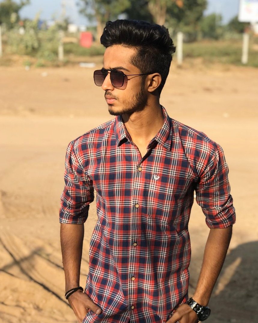 DaivikTrivedi's tweet photo. Be a lion not a sheep. A victor, not a victim . A leader, not a follower ♣️ https://t.co/IWQcIZSwgU
