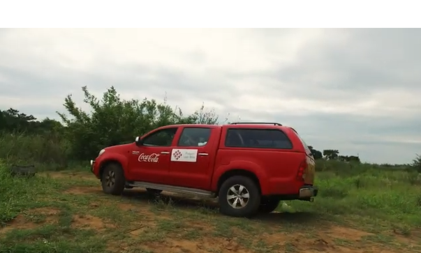 cnbcafrica's tweet photo. @CocaCola_ZA #TheSecretFormula EP3: Join @AsandaMaku as she travels into the heart of #Mozambique to discover how @projectlastmile is ensuring third party deliveries of life saving medication are being delivered to remote regions https://t.co/2aPa7x7HmS https://t.co/E0rbDneuWo