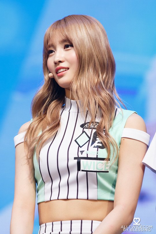 SubjectKpop's tweet image. Momo blonde hair in 2015, 2016, 2020 😌 forever looking good @JYPETWICE