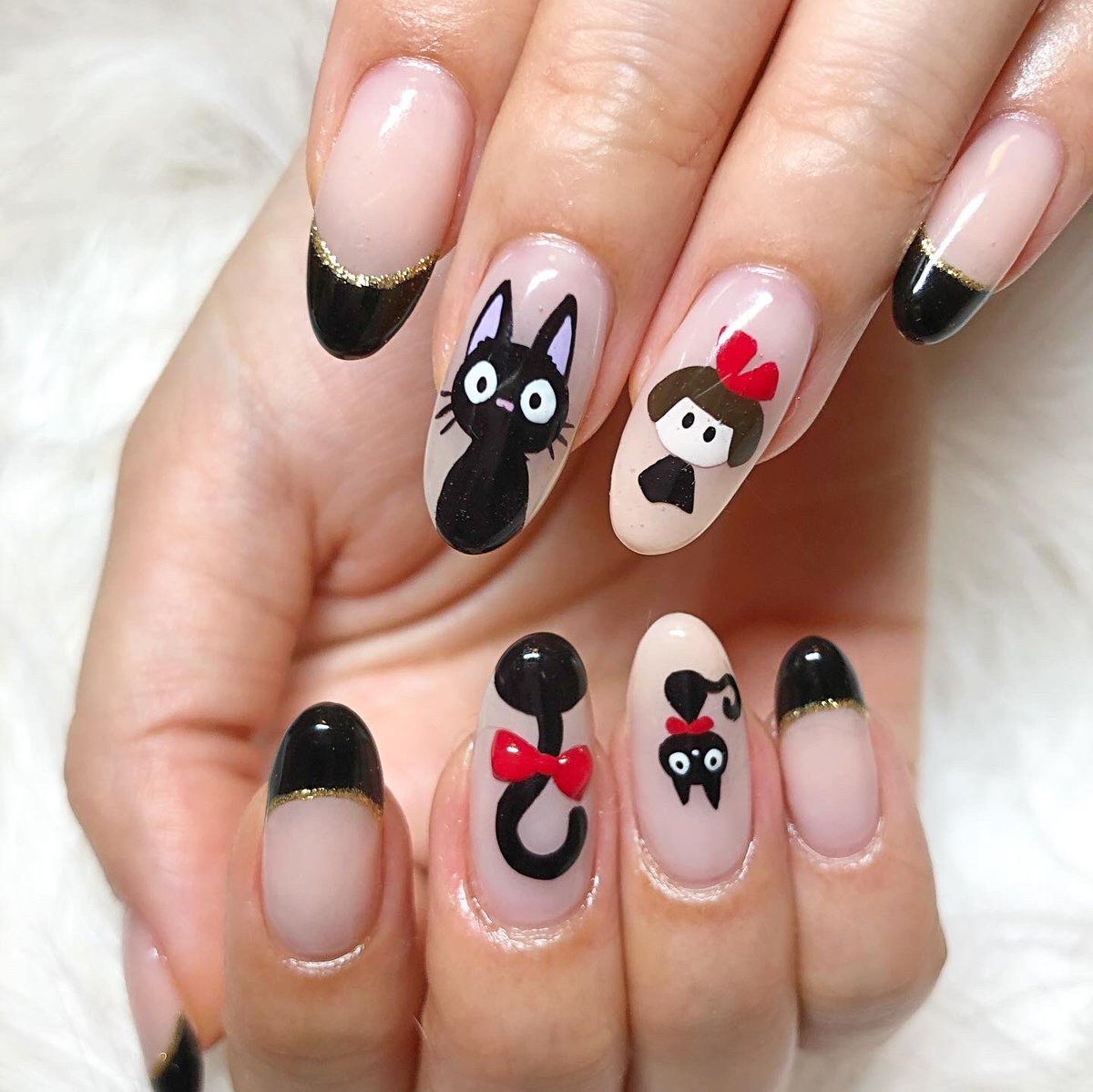 矢島拓 黒猫と見習い魔女さんネイル ワタクシは全集中すれば あの有名な見習い魔女 さんをモノの数分で爪に描くんです そのワタクシにあえて北欧風モチーフっぽく見習い魔女さんを描かせるとは これぞ 矢島の贅沢使い 笑 贅沢使いをしてくれる