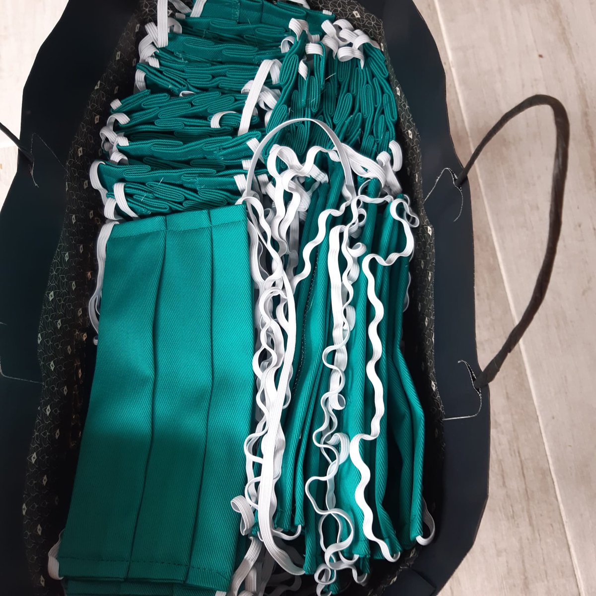 redbellasvistas's tweet photo. 210 mascarillas hechas por una vecina de Tetuán y destinadas al hospital San Francisco de Asís !!!!! @redbellasvistas @ApoyoMutuoC19 https://t.co/cR77AxO70i