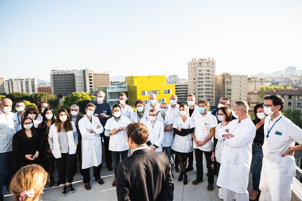 raoult_didier's tweet photo. Retour sur la visite du Président @EmmanuelMacron à l'@IHU_Marseille : merci à lui d'avoir pris le temps de comprendre la spécificité de notre institut, condensation unique du diagnostic, du soin et de la recherche sur le COVID-19.
Crédit photos : Présidence de la République. https://t.co/pVNAc0qltF