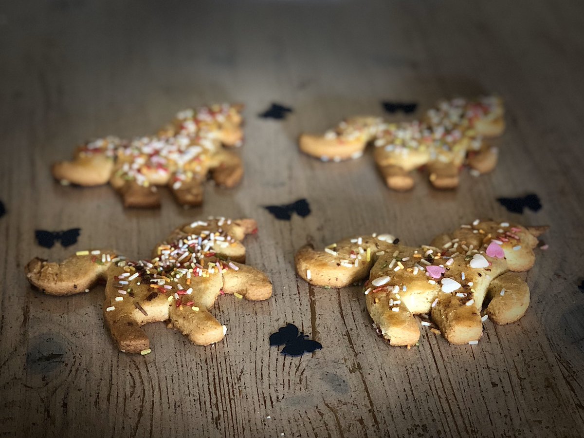 ewingo13's tweet image. Die Ostertage habe ich genossen! Auch um mit den Kindern mein Weihnachtsgutschein einzulösen und  Plätzchen mit ihnen zu backen! Der Renner waren #wolicorns🦄 &amp;amp; #Ahorn 🍁 welches @karin_tischler aus 🇨🇦 zum #GDWinSTR #globalAfterwork mitbrachte! 
@gd_women #HeForShe #Dadof3girls