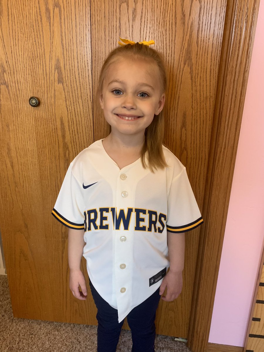 Megan_Foster12's tweet image. It’s this girl’s 4th birthday today!! HAPPY BIRTHDAY HARPER! She is so excited about her new @Brewers @ChristianYelich jersey! @Bernie_Brewer #ThisIsMyCrew #MissingTheCrew
