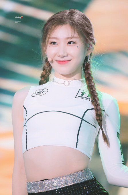 Chaeryeong as Princess Anna- happy-go-lucky - will literally go to the ends of the earth for you- a little clumsy but no one seems to mind (she once broke the cabinet full of salad plates)- braids are a trademark of hers- stuffs her face with chocolate when stressed