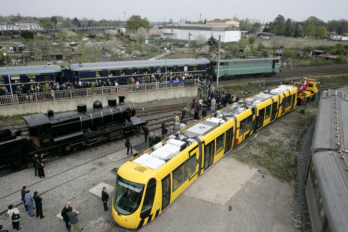 MirvillePhil's tweet photo. 14 avril 2005, il y a 15 ans ! Inauguration officielle de la Cité du Train en présence de Gilles De Robien, ministre des transports, de Jean-Marie Bockel et de Louis Gallois président de SNCF https://t.co/EgkwJw3Tnj