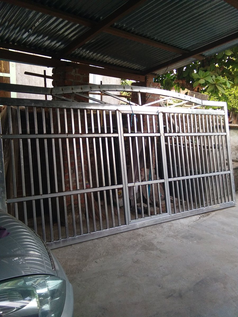 DecemberMyo's tweet photo. We  made gate door https://t.co/mPngW3Hwpd
