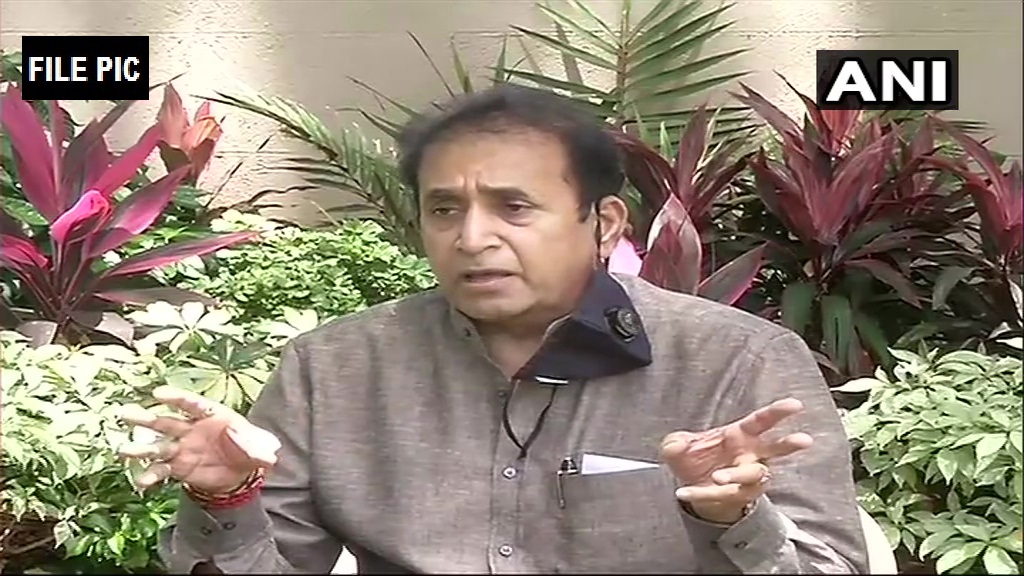 ANI's tweet photo. It's the result of the manner in which lockdown has been extended. People who were stuck in Mumbai were expecting that lockdown will end & they'll be allowed to go home but they were disappointed with PM's address today & their anger burst out on streets of Bandra: Maharashtra HM https://t.co/cvZ7CALT9L
