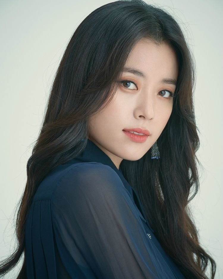 which drama/movie/variety show etc you first knew this actress?actress: han hyo joo