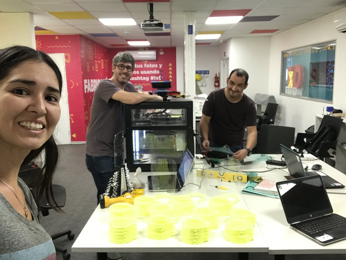 EducarseAr's tweet image. Desde la sede en #Mendoza de @ixdescubrir estamos fabricando máscaras de protección facial que serán donadas a los centros de salud del @MuniGodoyCruz. Aprovechamos la infraestructura del centro y algunos de sus materiales para ayudar en este escenario impensado.