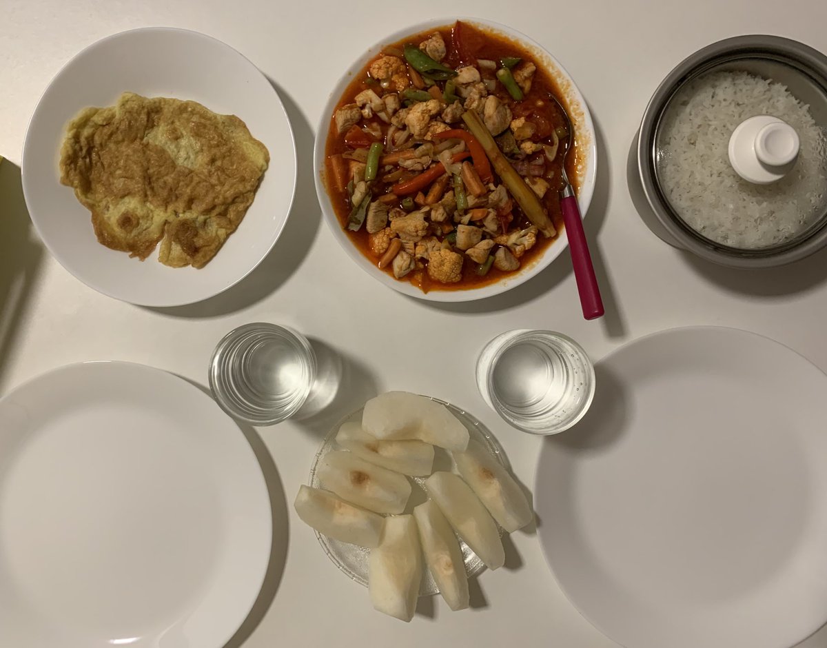 9/4/2020: Nasi + ayam masak paprik + telur dadar + buah pear + air suam for dinner 