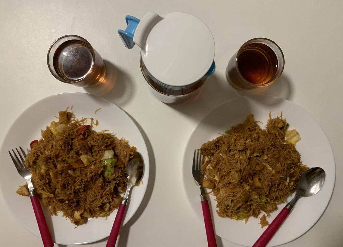 10/4/2020: Bihun goreng + air teh o panas for dinner 