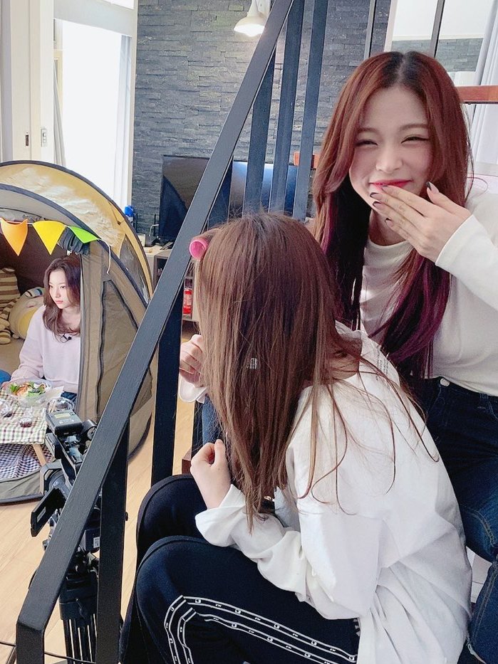 DemTheflover's tweet photo. [#from_this 📸] Bambine dispettosi in vigilanza aspettando di fare uno scherzo alla unnie 👀❣ #chaeyoung #jiheon
#fromis_9 #프로미스나인 @realfromis_9 https://t.co/ATK79Ve1OJ