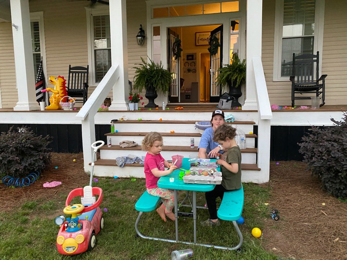 EngramTaylor's tweet image. Think we had more dye then the eggs did 🤷🏻‍♀️