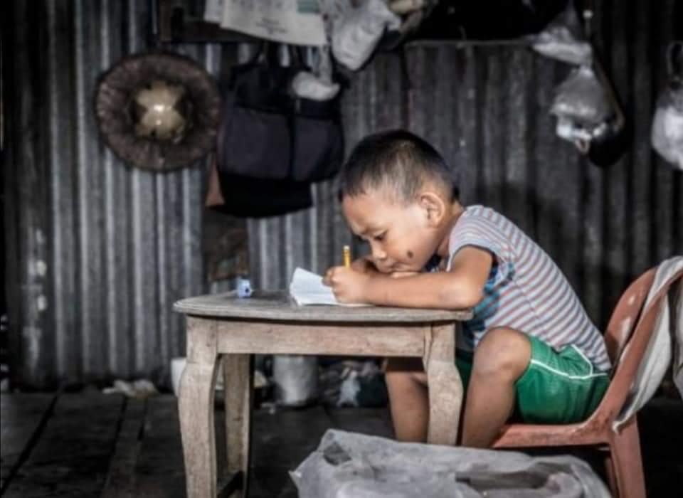 MxMenPieDeLucha's tweet photo. #Enterate: #Pobreza #Marginacion #RezagoEducativo y una severa crisis económica; y la #RepublicaAmorosa de @lopezobrador_ Entrega millones a la iniciativa privada. Se desvian recursos con miras a privatizar la educación. @emoctezumab @OITnoticias #14deAbril #FelizMartes 🚨💥🚨 https://t.co/yjypJtcs2t