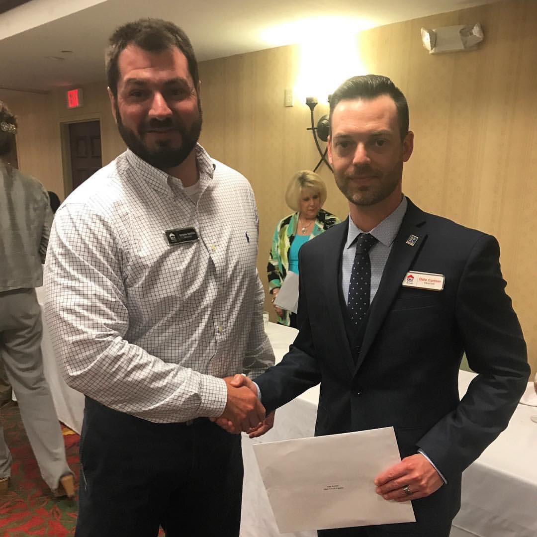 erastarkville1's tweet photo. ⏰ 🛫 when you’re having fun! RT to congratulate @sellwithdale on 3 great years of being sworn in as a REALTOR* We are very proud he’s on #TeamERA #BetterAgents #BestResults https://t.co/OXOlZ7wZR0