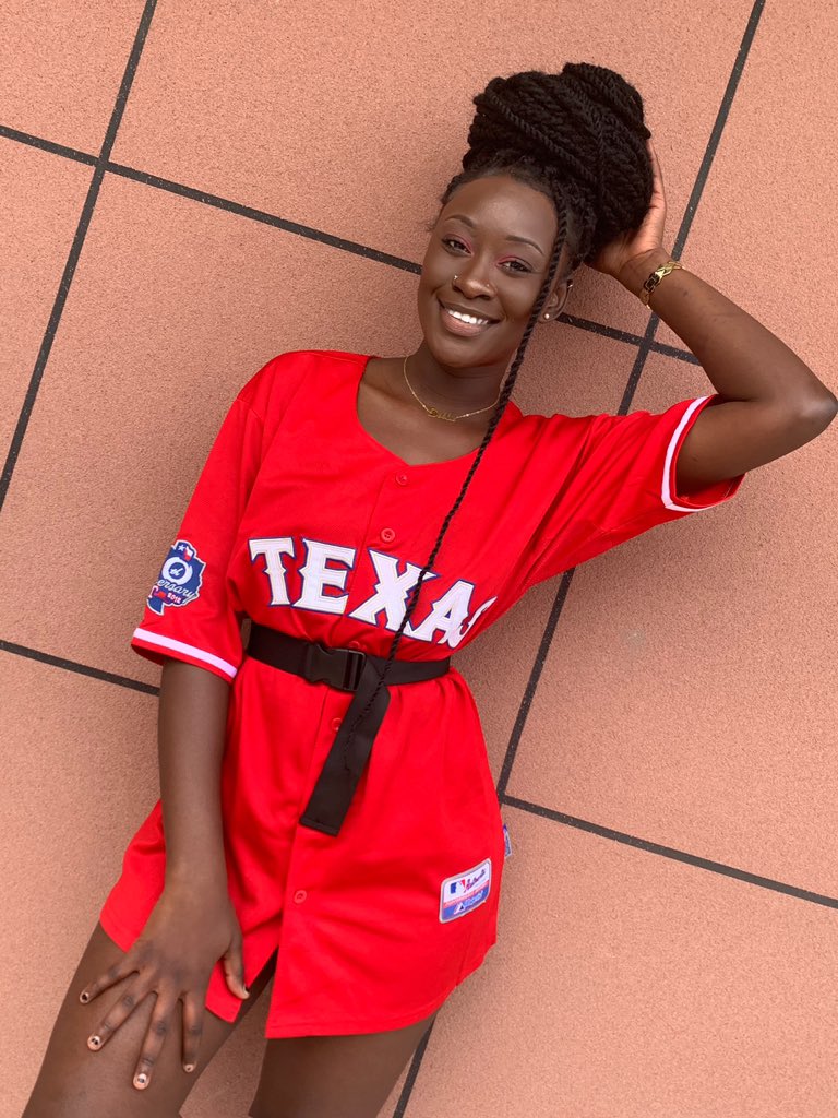 ms_debboh's tweet photo. Ohh well , coulda been a model but my momma wouldn’t let me 🥴🧿 #myOwnMuse https://t.co/cVrY8eyOA2