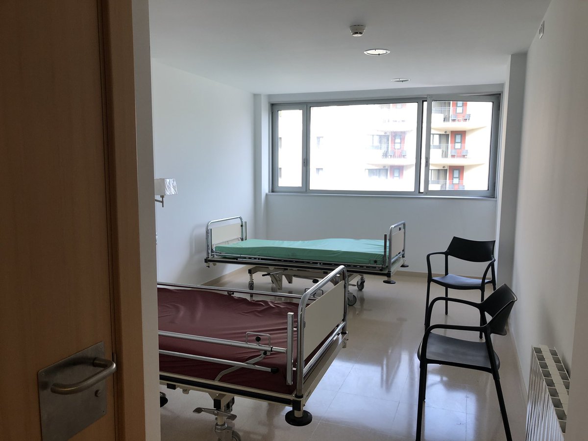 OriolAmoros's tweet photo. Avui fa 7 dies vam localitzar aquesta oportunitat (240 llits residència Paral·lel) i dijous obrim. Esforç conjunt @salutcat @aferssocialscat, suport de Consorcis i @bcn_ajuntament
Un espai digne on atendre la gent gran i reordenar les residències. @ChakirelHomrani @albaverges https://t.co/R55WpB7Khq