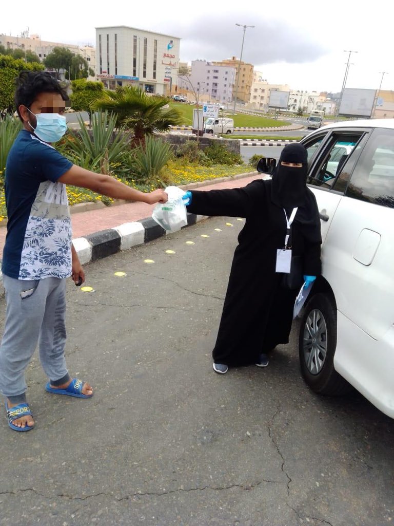 salam_org's tweet photo. سيدات #عسير يشاركن حملة #نوصلها_لك حيث تم إيصال أكثر من ٧٥٠٠ وصفة من الأدوية للمستفيدين بمنازلهم عمل عليها الرجال والسيدات بالمنطقة، وبشراكة فنية مع المديرية العامة للدفاع المدني وتنظيم وزارة الصحة 
@tfrabiah @SaudiDCD @SaudiNVG @SaudiMOH 
#الزم_بيتك
#الحالات_اليوم 
#COVIDー19 https://t.co/OgjHV7nY5y