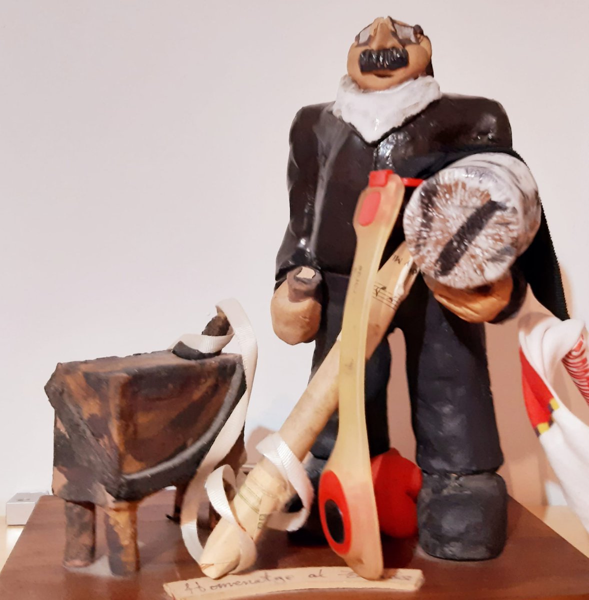 Os vamos a pedir un favor, ya que tenemos tiempo de estar en casa!!!, rebuscar entre las fotografías, ese material antiguo de la Cordà, Cajón de fuego, tenazas de pasacalle, brazalete, etc. Y nos lo hacéis llegar al correo museudelacorda@gmail.com  Gracias.