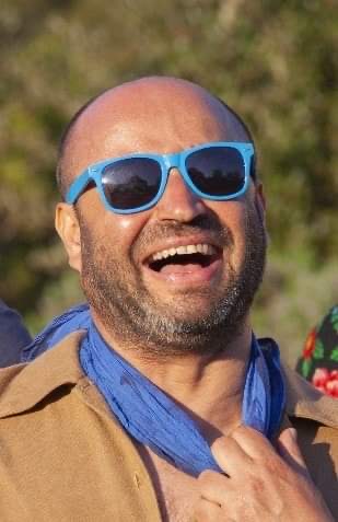 ISovrano's tweet photo. Salutiamo una persona speciale che con la sua musica e la sua ironia ci ha fatto sorridere e stare bene.Amava cantare in mezzo al pubblico e ridere con Lui.Ha lottato a lungo e non lo meritava questo epilogo. Rip Mirko.Arrivederci in mondo migliore e + giusto.#camillas https://t.co/j3dtATkX38