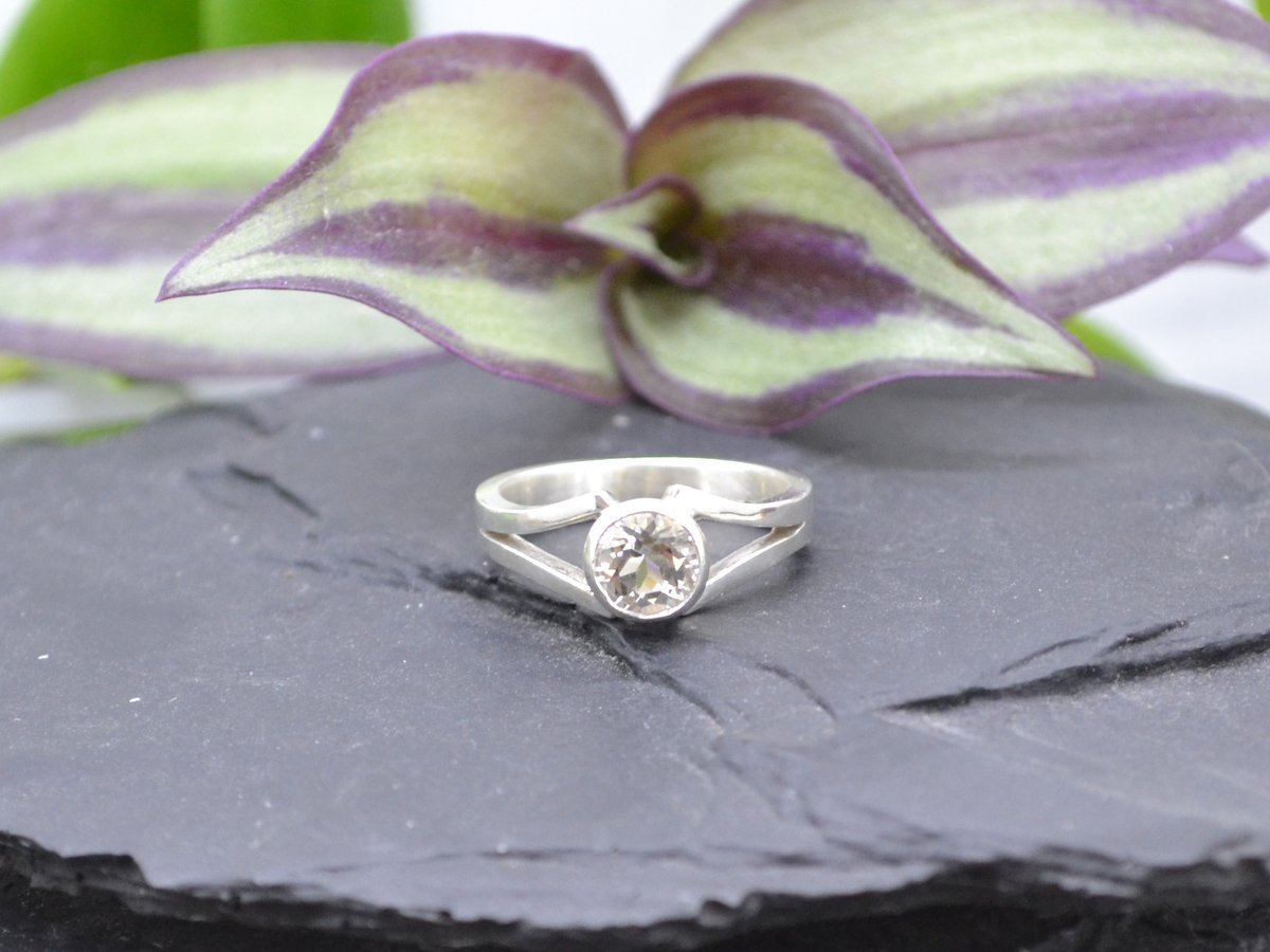 InariDesign's tweet image. White Topaz and Sterling Silver ring. An alternative April birthstone. #rings #ring #ringoftheday #silverring #silver #ringswag #ringselfie #jewellery #jewelry #fashion #jewellerydesign #jewellerylover #jewellerydesigner #handmadejewellery  #onlineshopping  #jewelryaddict