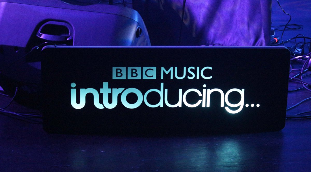BBCIntroSouth's tweet photo. 4/4 🗝🎧➡️#LOCKDOWNLISTENING! Live Wednesday 8-10pm with 2 hours of FRESH tunes from Sussex &amp; Surrey with
@TheVallaband 
@starzndeeza 
@SportsAlmanac_ 
@TillyTillyMusic 
@beachtapeband 

+ more on @BBCSurrey @BBCSussex @BBCSounds https://t.co/yN0mkFEWQV