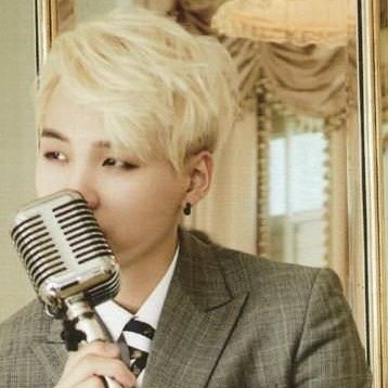 -Yoongi radiating CEO vibes. A thread that is needed for humanity.-