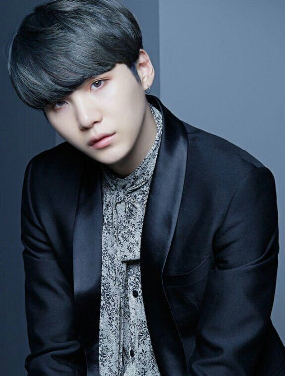 -Yoongi radiating CEO vibes. A thread that is needed for humanity.-