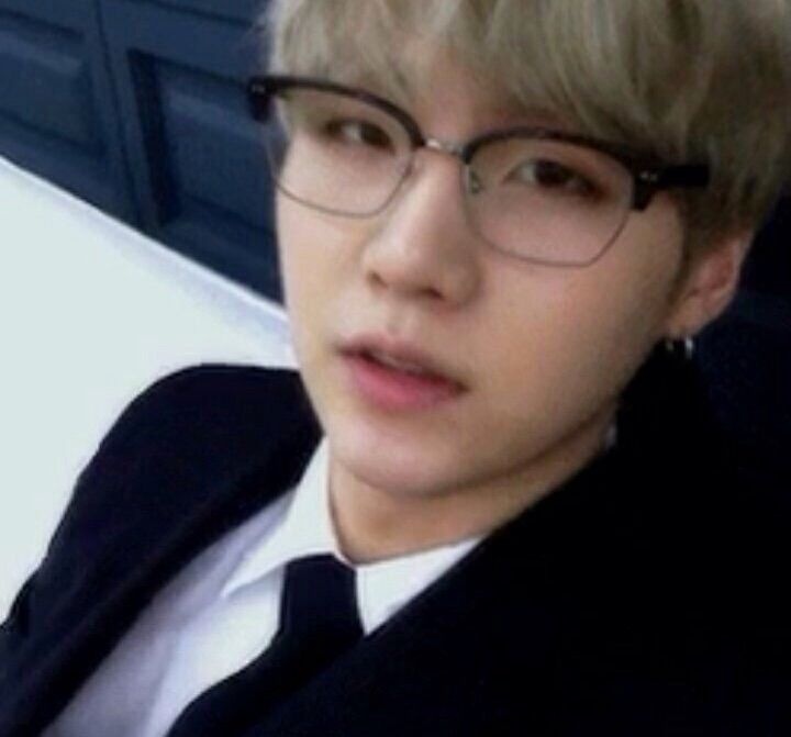 -Yoongi radiating CEO vibes. A thread that is needed for humanity.-