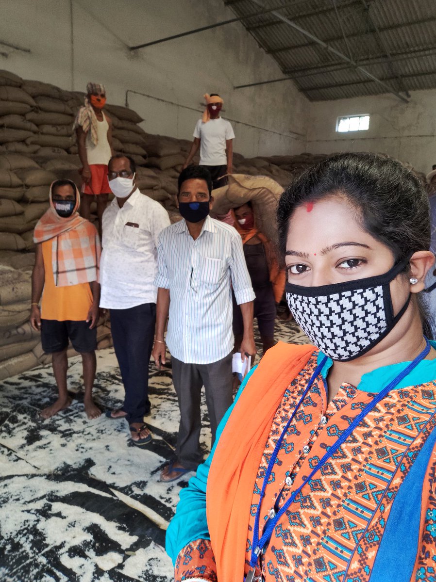 poonam_siuli's tweet photo. Work is going on in FSD-FCI, Nabarangpur on war footing basis to supply essential ration by maintaining Social Distancing. We r committed for the service of Common People of Odisha.
P.I-Poonam Siuli &
P.I- Jaganath Sahu
#PI_for_PDS
#OdishaFightsCorona
@oscsceu https://t.co/CWaYWQpCxs