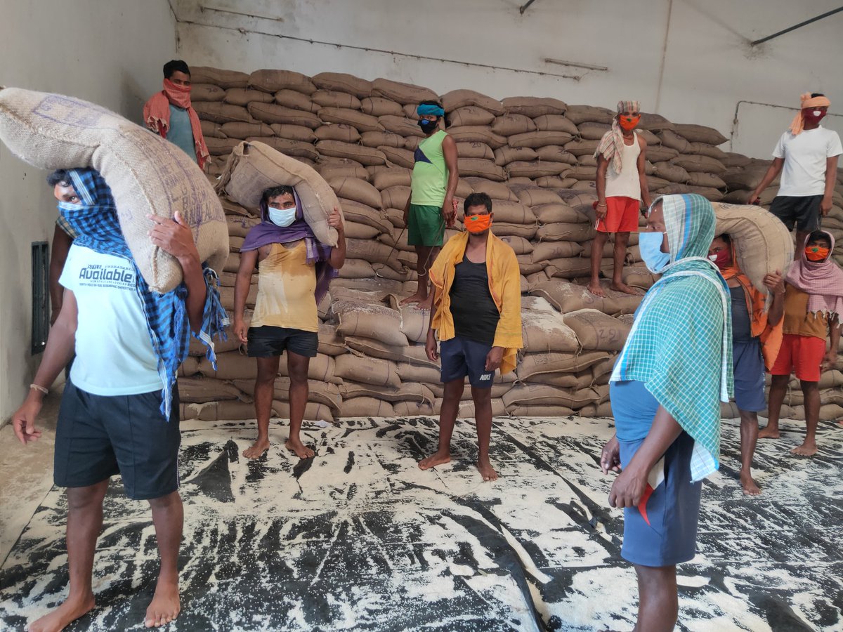 poonam_siuli's tweet photo. Work is going on in FSD-FCI, Nabarangpur on war footing basis to supply essential ration by maintaining Social Distancing. We r committed for the service of Common People of Odisha.
P.I-Poonam Siuli &
P.I- Jaganath Sahu
#PI_for_PDS
#OdishaFightsCorona
@oscsceu https://t.co/CWaYWQpCxs